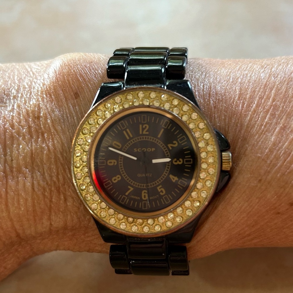 Scoop Quartz Watch NYC; just needs battery; excellent condition